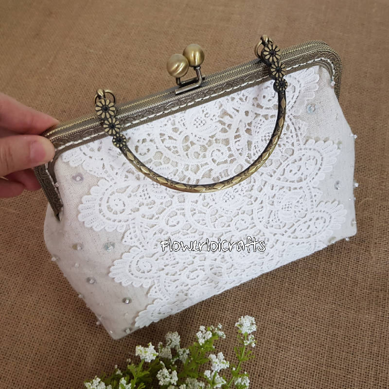 Zakka Lace Kisslock Framed Bag